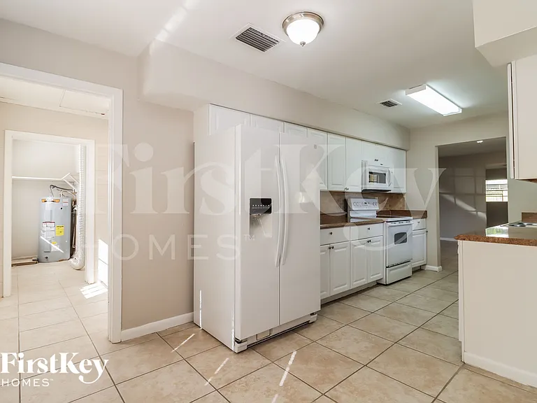 9303 N Edison Ave — Photo 7