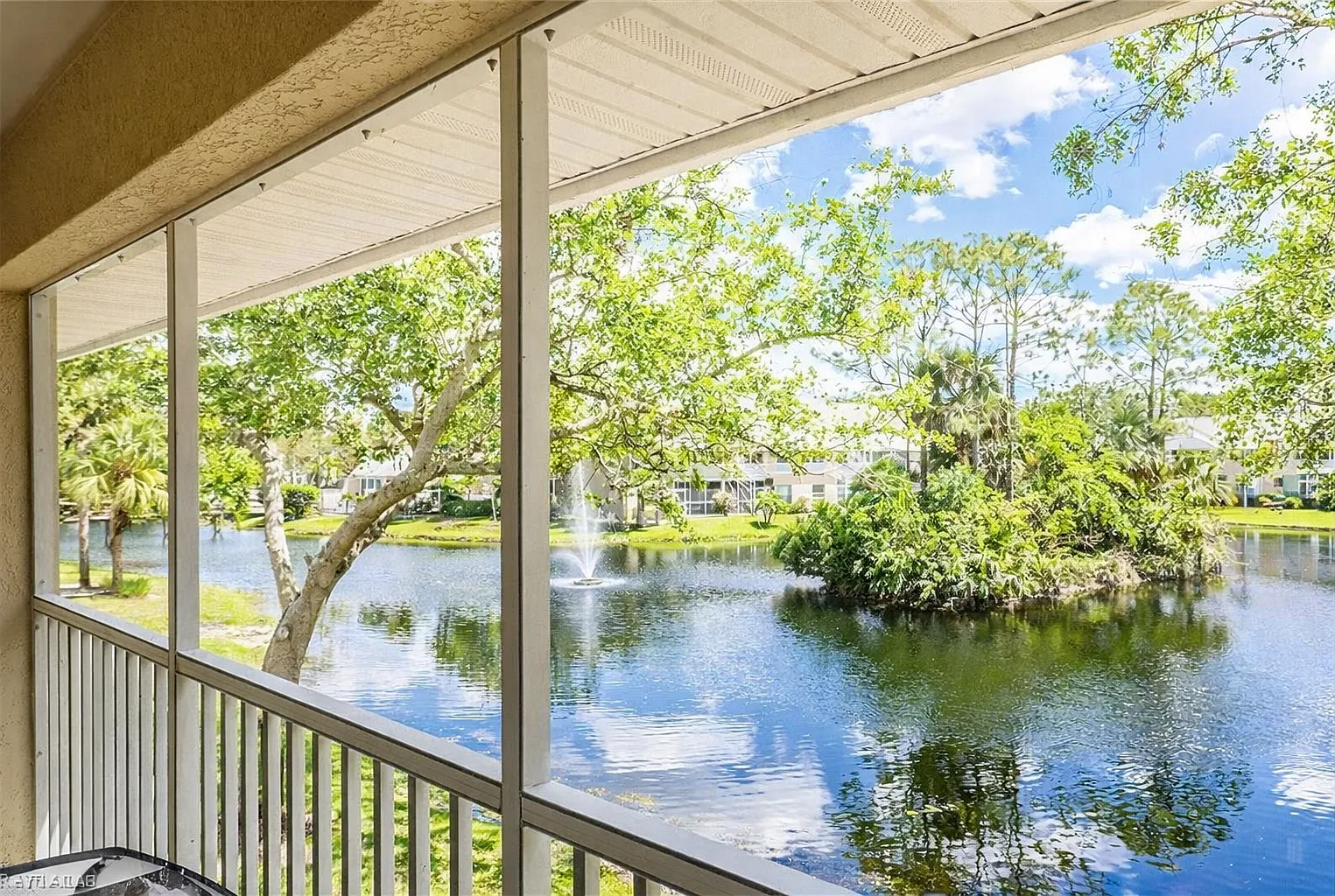 186 Pebble Shores Dr — Photo 1