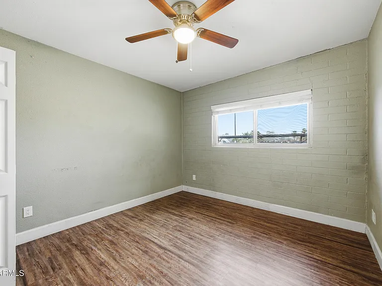 1518 W Colter St #14 — Photo 15
