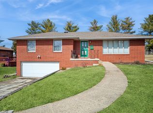 7123 Garrison Rd, Windsor Heights, IA 50324