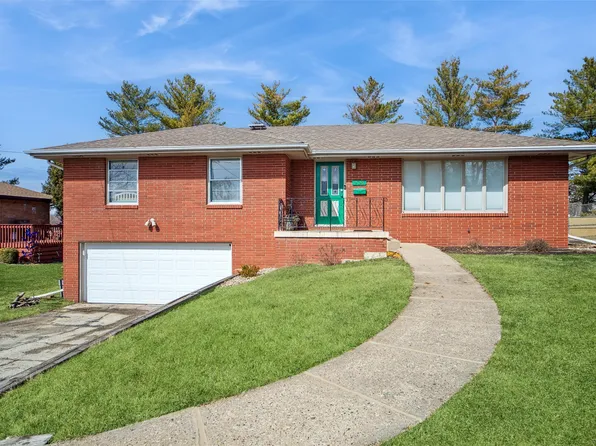 7123 Garrison Rd, Windsor Heights, IA 50324