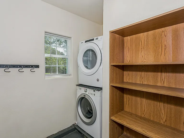 2914 N Clarence Ave — Photo 8