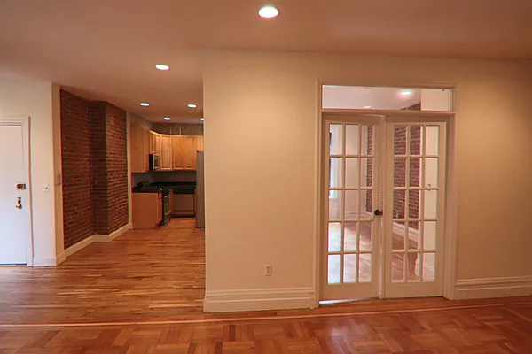 Rented by PMG Real Estate  | media 33