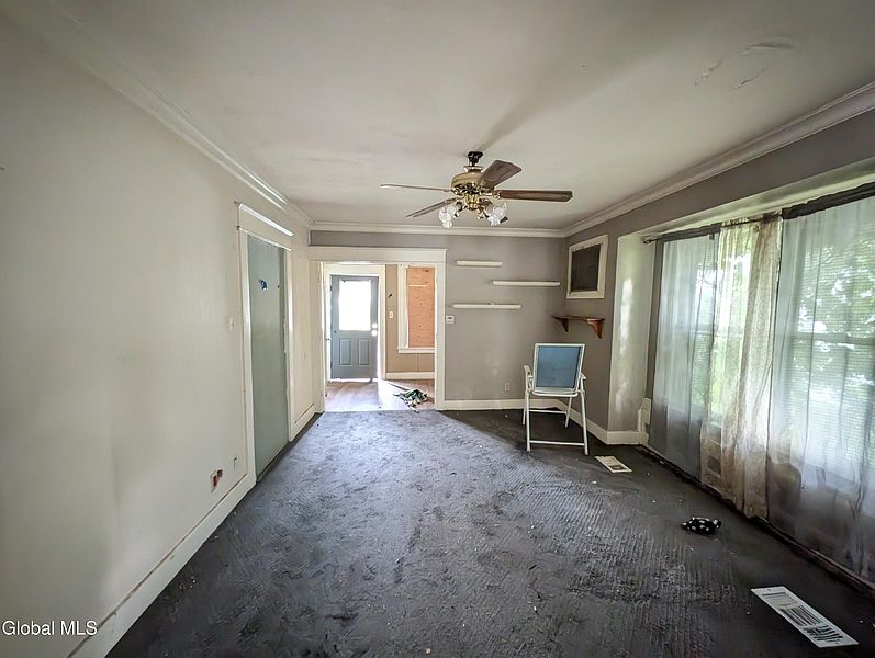 5th image of 450 Eleanor Street