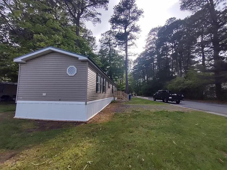 8685 Green Meadows Ln — Photo 12