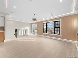 3 bed, 2.0 bath, 2000 sqft, $4,200 — Photo 2