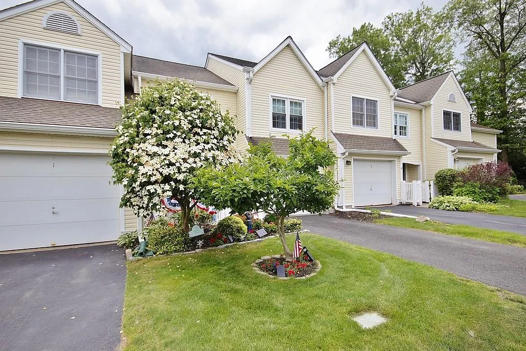 3 Wellington Court photo 1