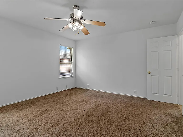 3300 Creekwood Dr — Photo 19