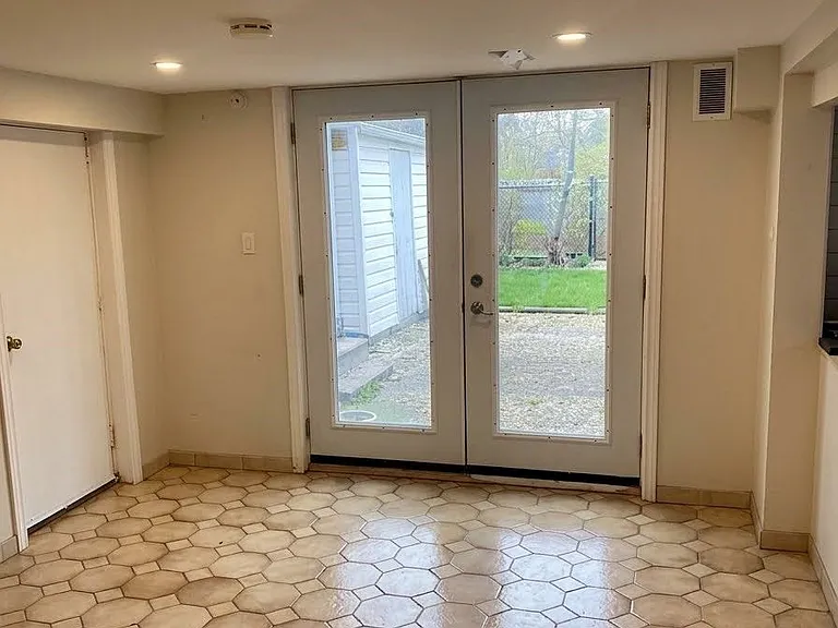 65 Newlin Cres #LOWER — Photo 2