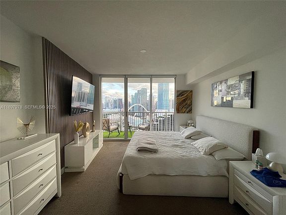 4th image of 1750 N Bayshore Dr APT 3612