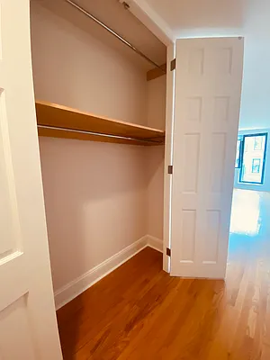 Rented by Metropolis Real Estate of Manhattan | media 24