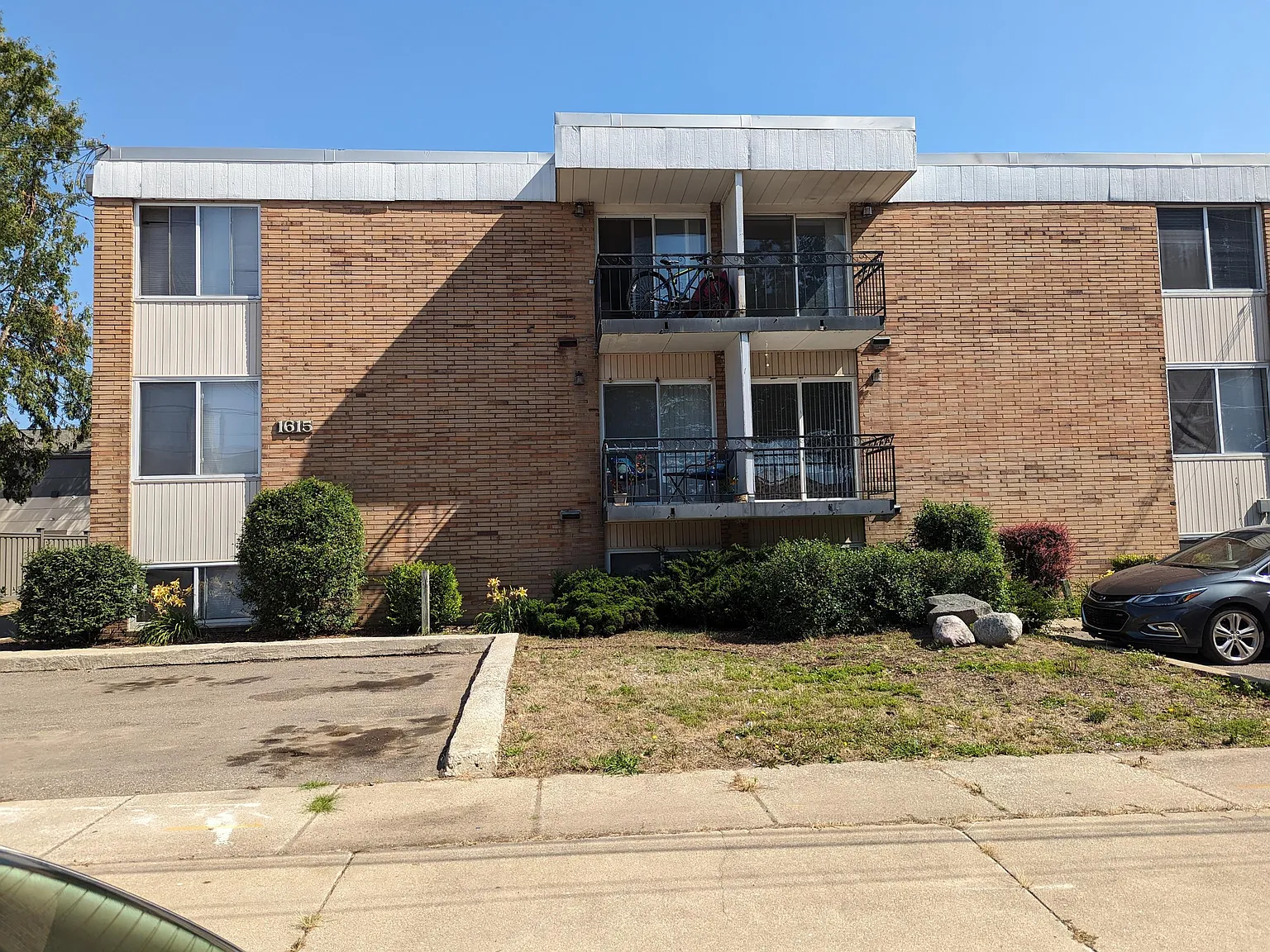 1615 Nottingham Avenue — Photo 2
