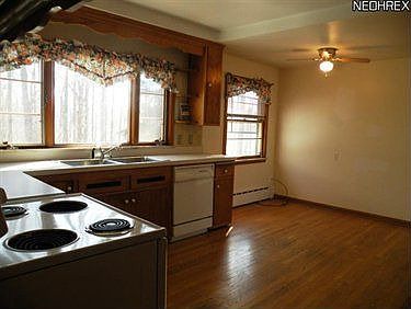 3rd image of 192 S Strawberry Ln
