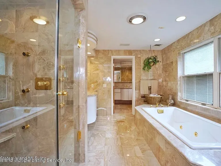 738 Todt Hill Rd — Photo 3