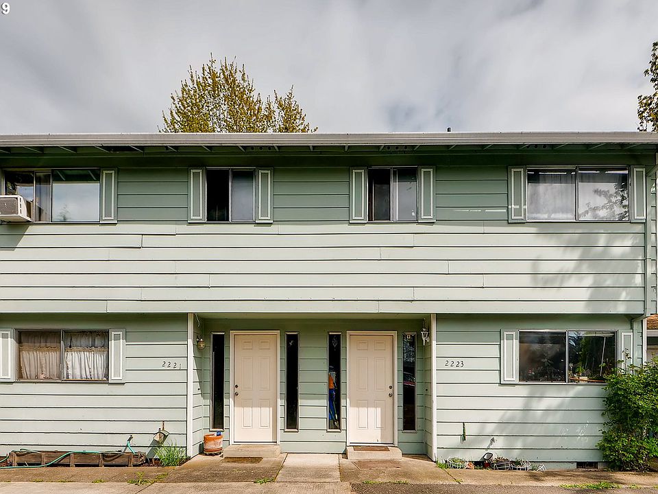 1st image of 2221 NE Barberry Ct
