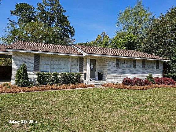 2nd image of 702 Maplewood Dr