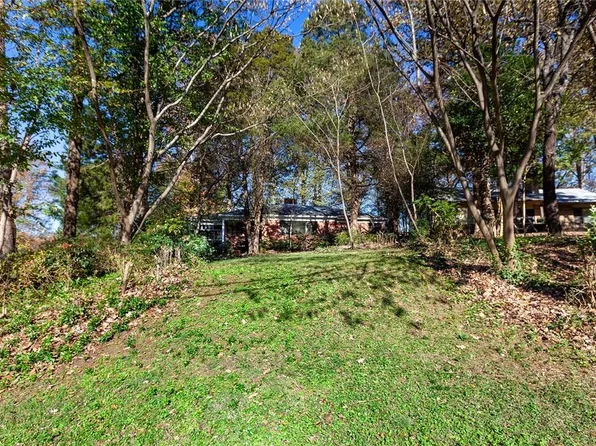 4041 Hiddenbrook Dr, Charlotte, NC 28205