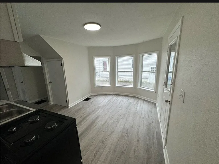 702 Broad St #1 — Photo 7