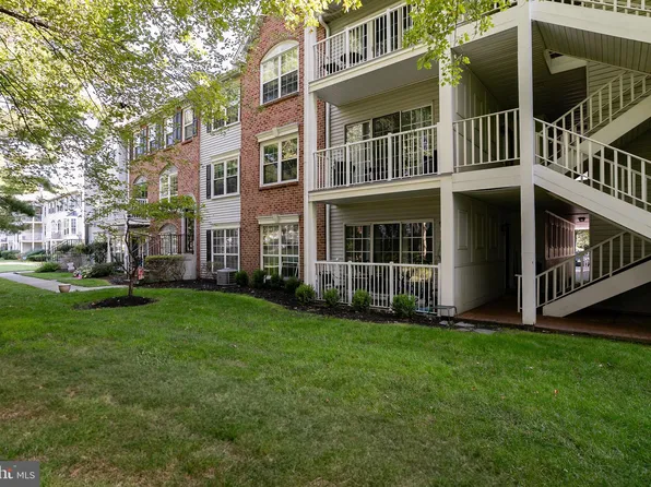 18 Versailles Ct, Hamilton, NJ 08619