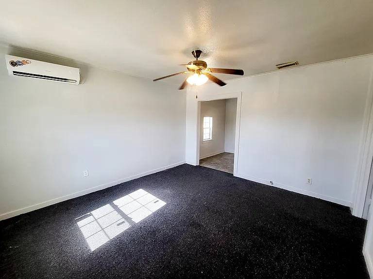 1205 S Lancaster St — Photo 4