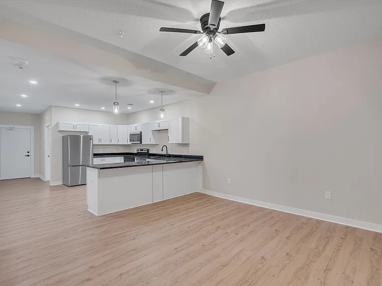 400 N Main St #203 — Photo 6