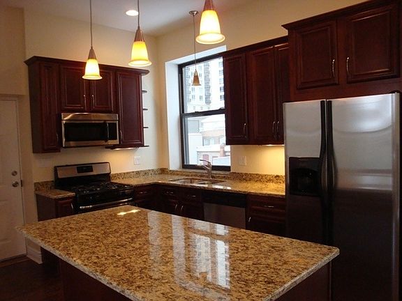 3rd image of 18 W Chestnut St #2R