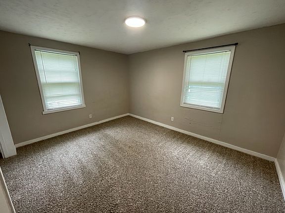 4th image of 458 Fieldcrest Dr