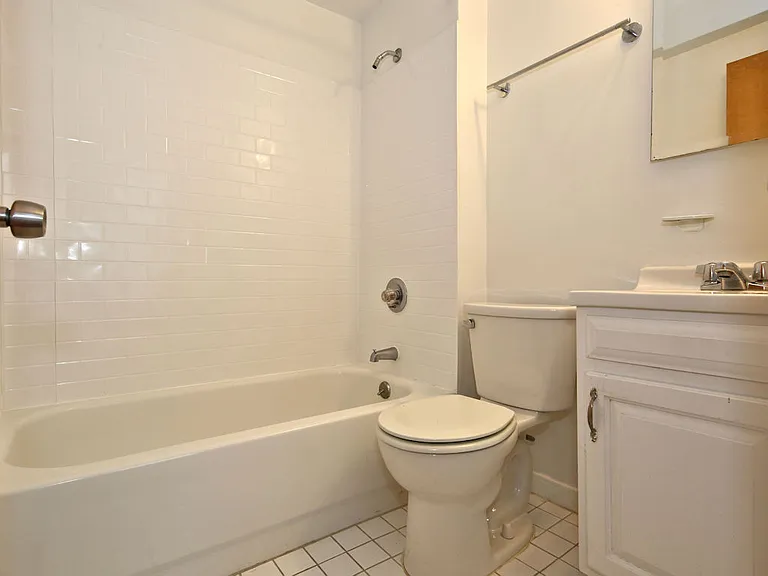Apartment for Rent — Photo 3