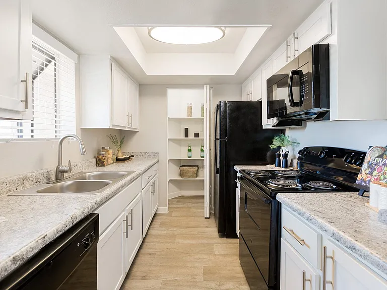 The Joshua Apartments — Photo 18