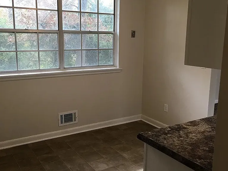 3002 Seminole Dr — Photo 4