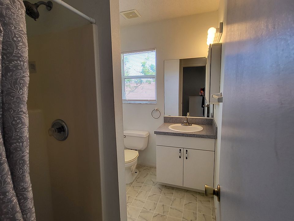 3rd floor Guest Bathroom