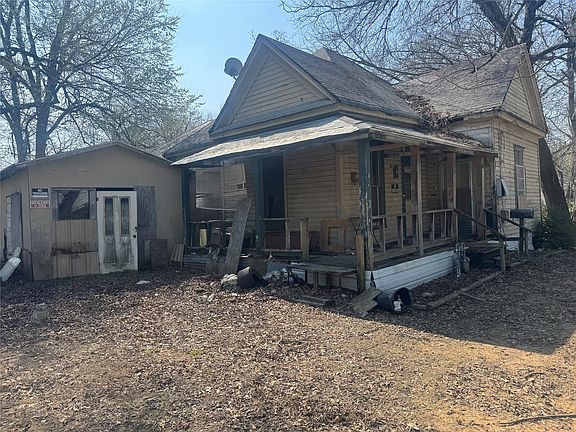 2nd image of 1415 Graham St