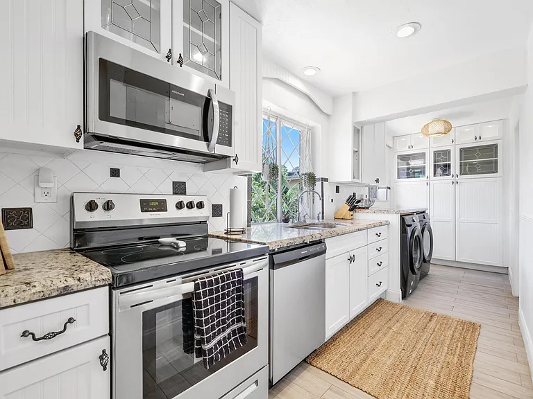342 SW 14th St — Photo 23