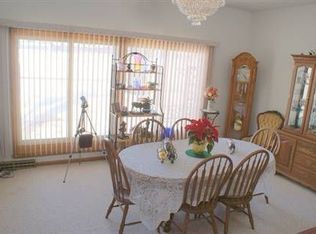 206 Lakeview Dr, Mason City, IA 50401