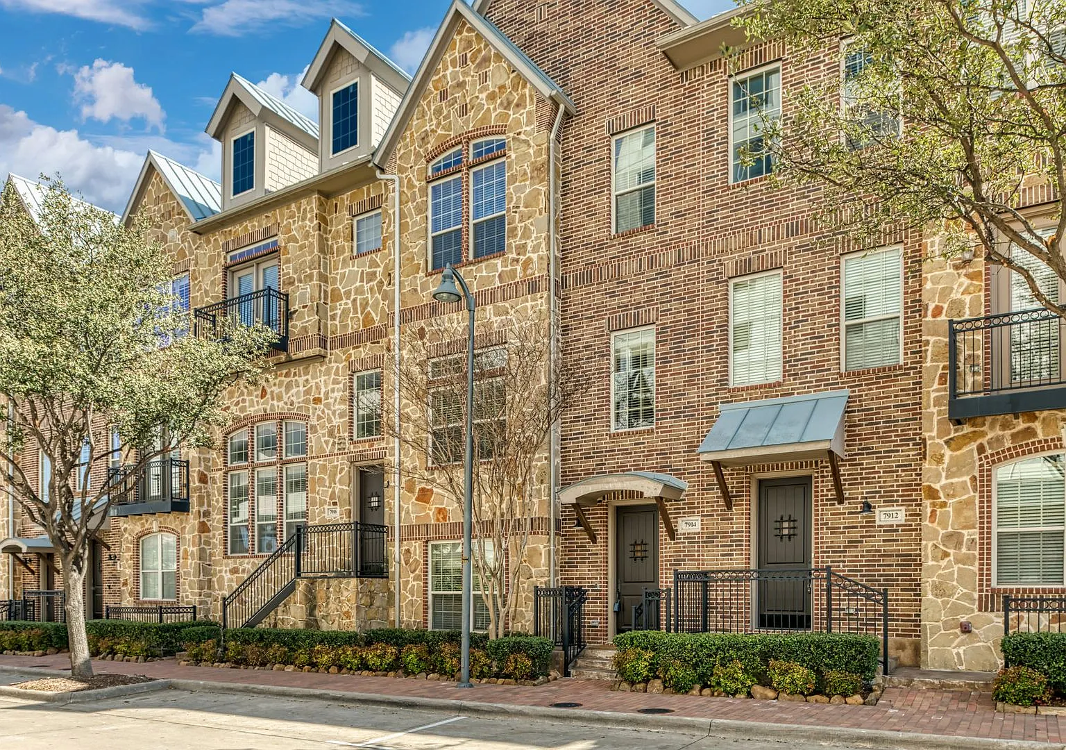 2 bed, 4.0 bath, 2046 sqft, $2,895 — Photo 1