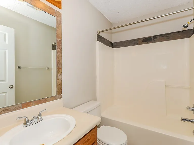 11960 Locus Ln — Photo 14