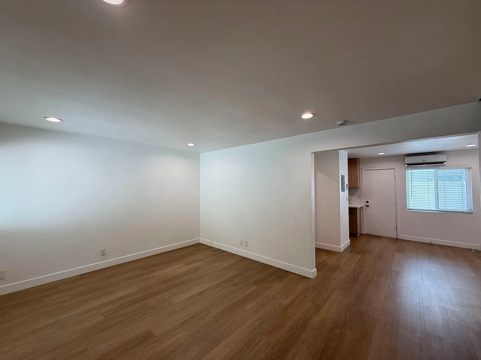 3 bed, 1200 sqft, $3,300 — Photo 2
