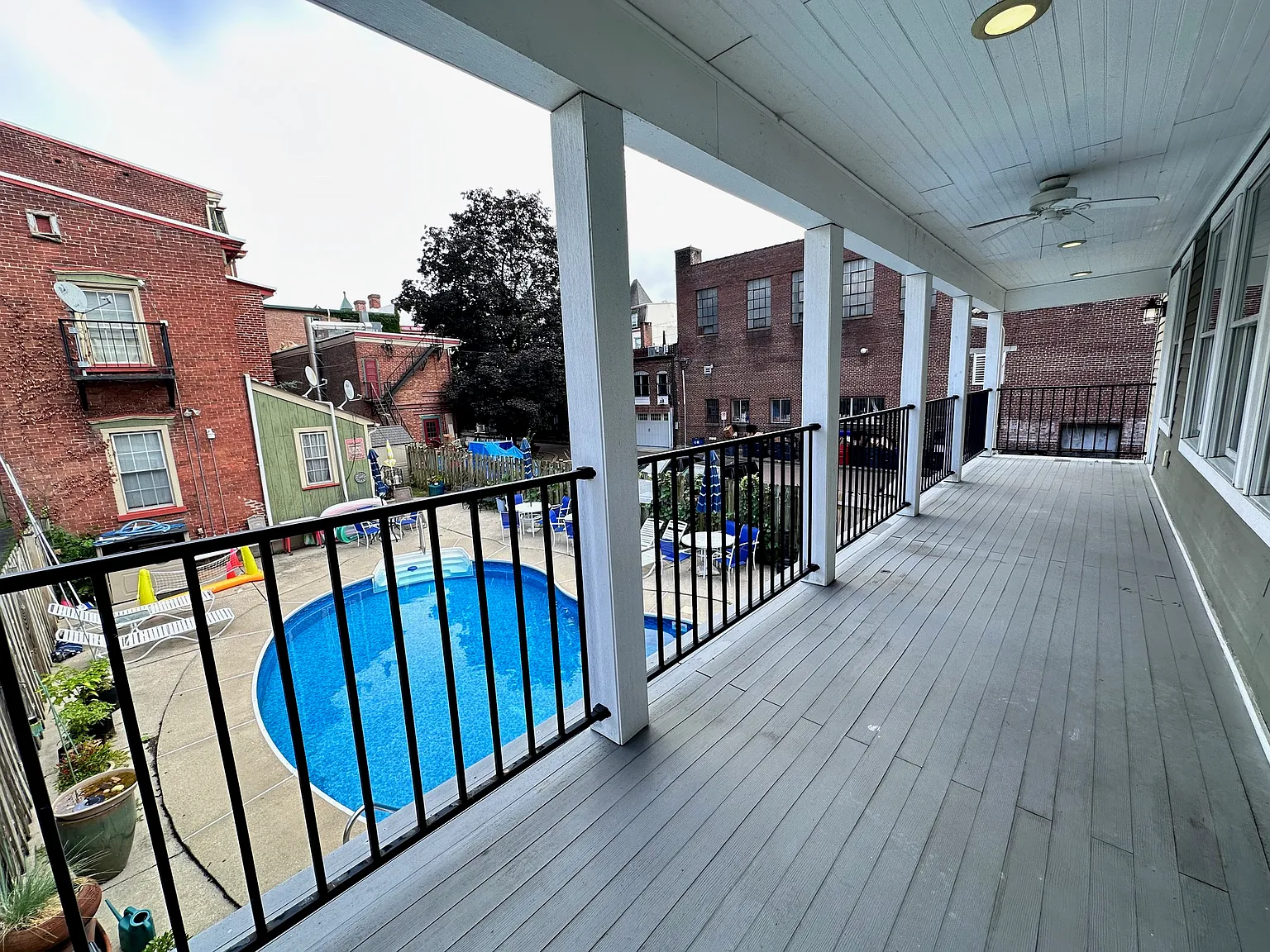 2 bed, 2.5 bath, 1800 sqft, $2,600 — Photo 2