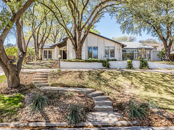 18 Crosslands Rd, Benbrook, TX 76132