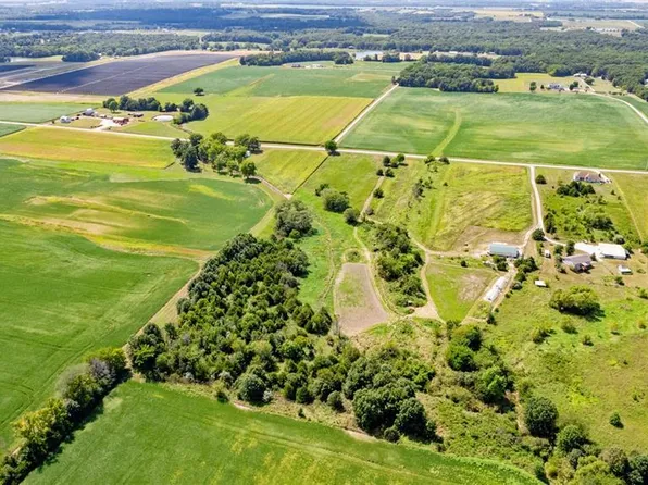 1 Hunters Rdg, Warrenton, MO 63383