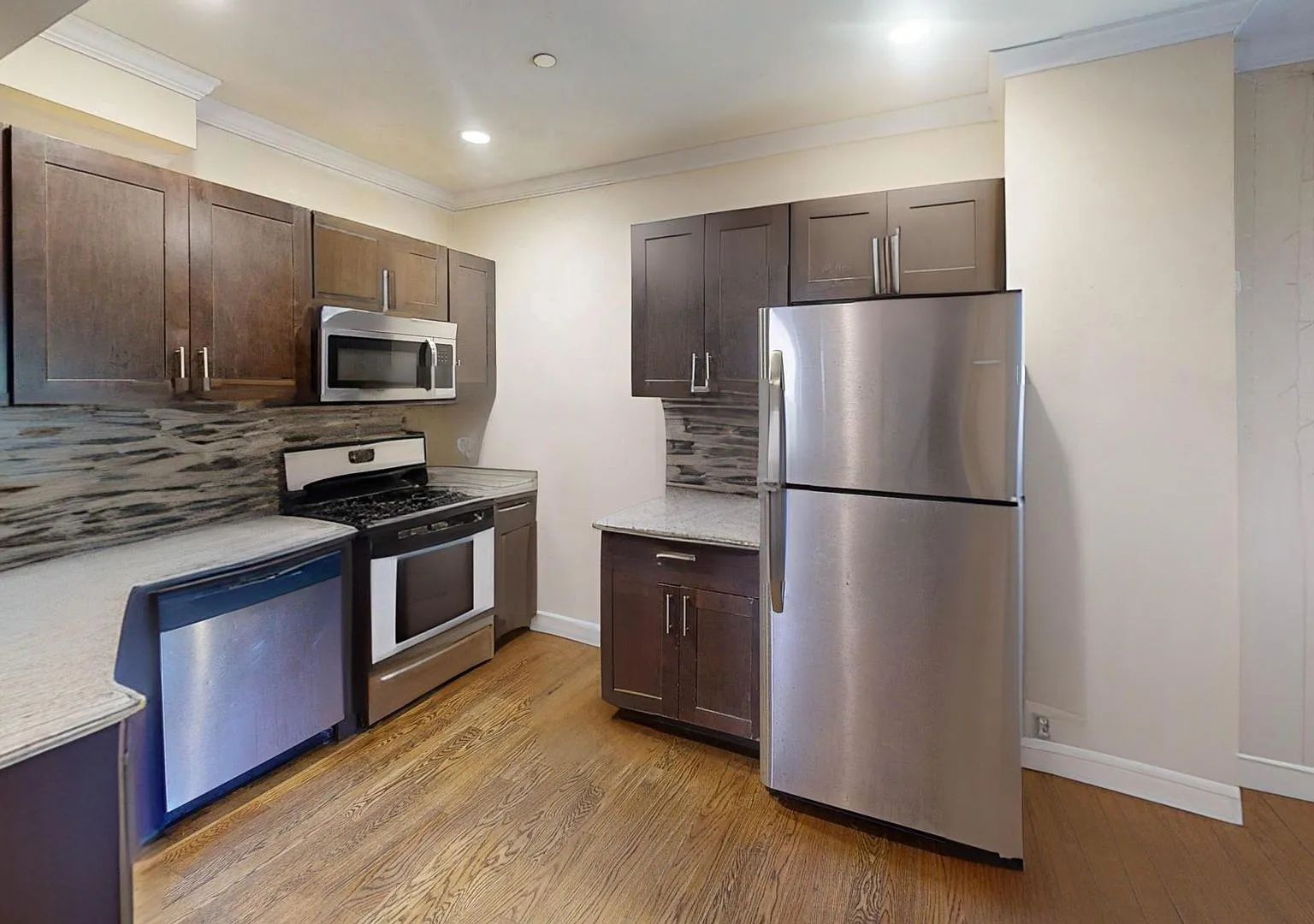 2b apartment in Roxbury now available — Photo 1