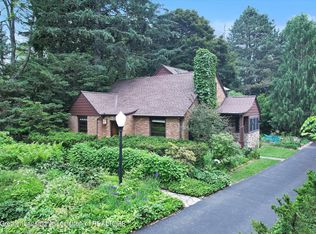 216 Maplewood Dr, East Lansing, MI 48823
