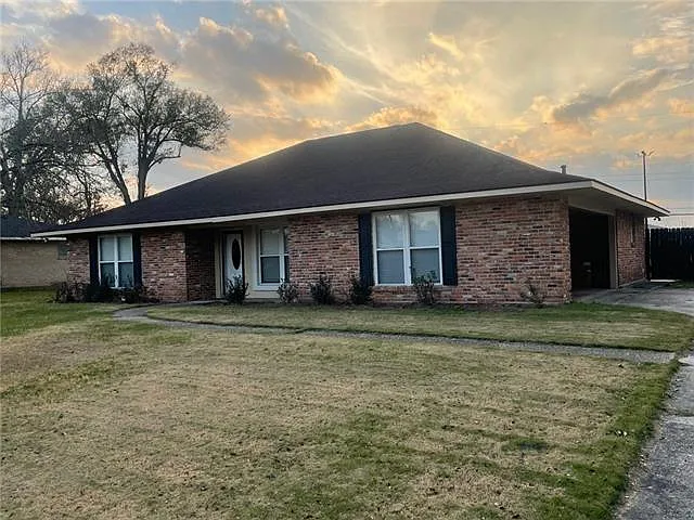 3 bed, 2.0 bath, 2000 sqft, $1,850 — Photo 3