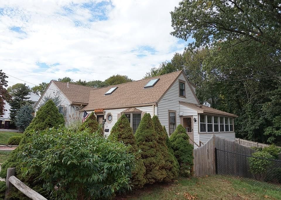1st image of 58 Holmes Ave