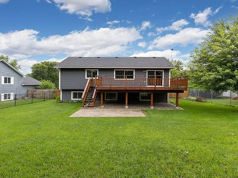 18890 Barrington Dr — Photo 30