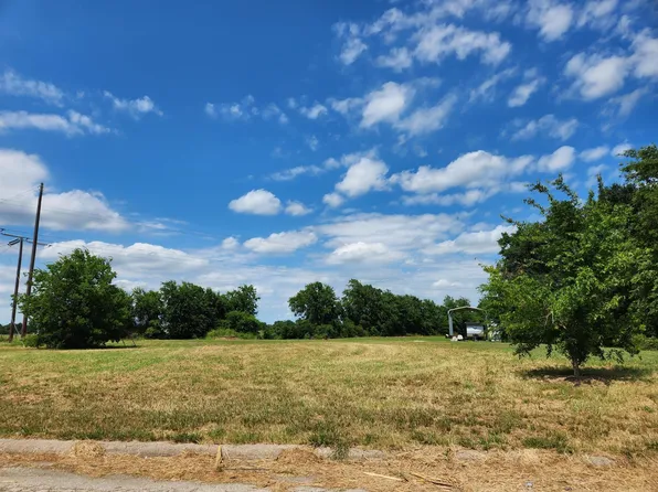 402 W Andrew Dr, Mabank, TX 75147