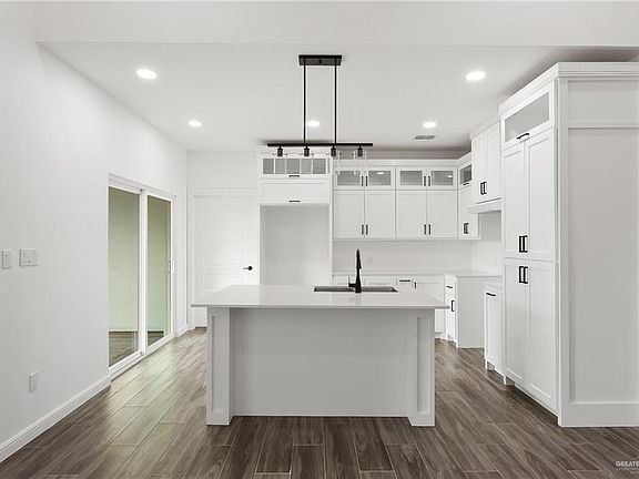 5th image of 212 Paxton Dr