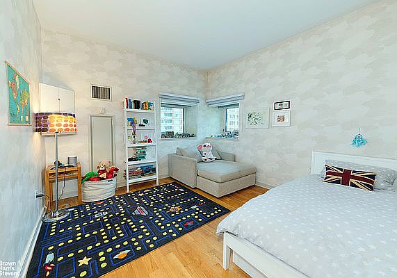 5th image of 11 E 29th St APT 17C