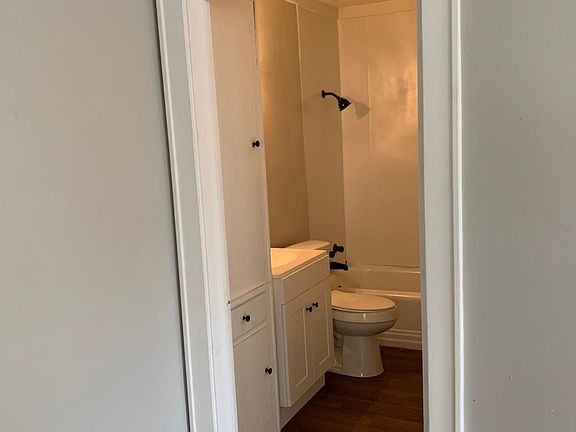 4th image of 601 N Grove St #B