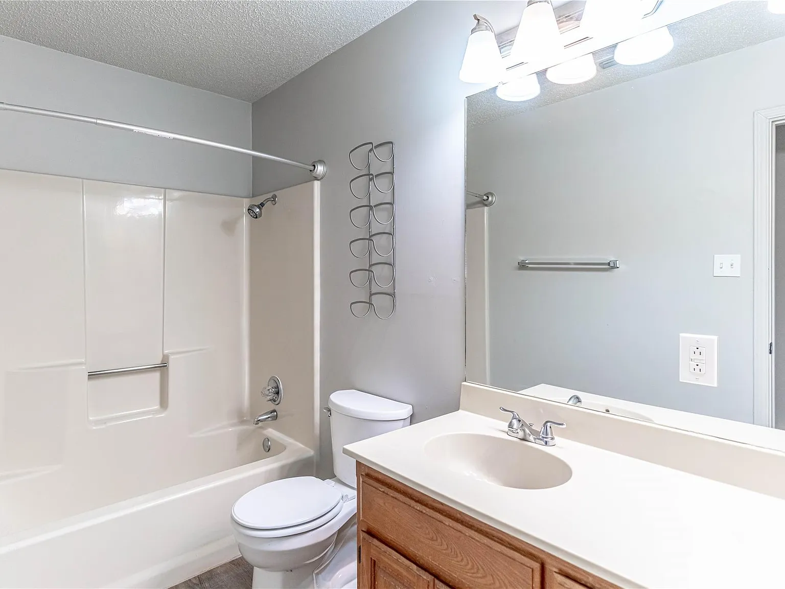 3 bed, 1184 sqft, $1,750 — Photo 4
